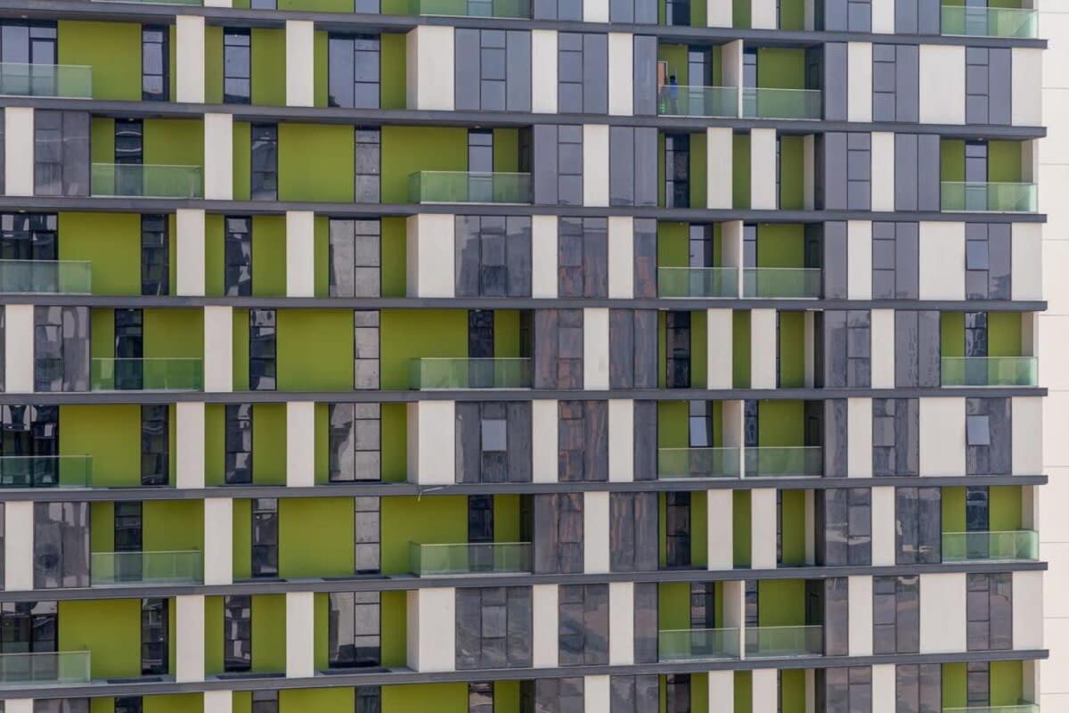 Frank Porter - The Pulse Residences Dubai Exterior photo
