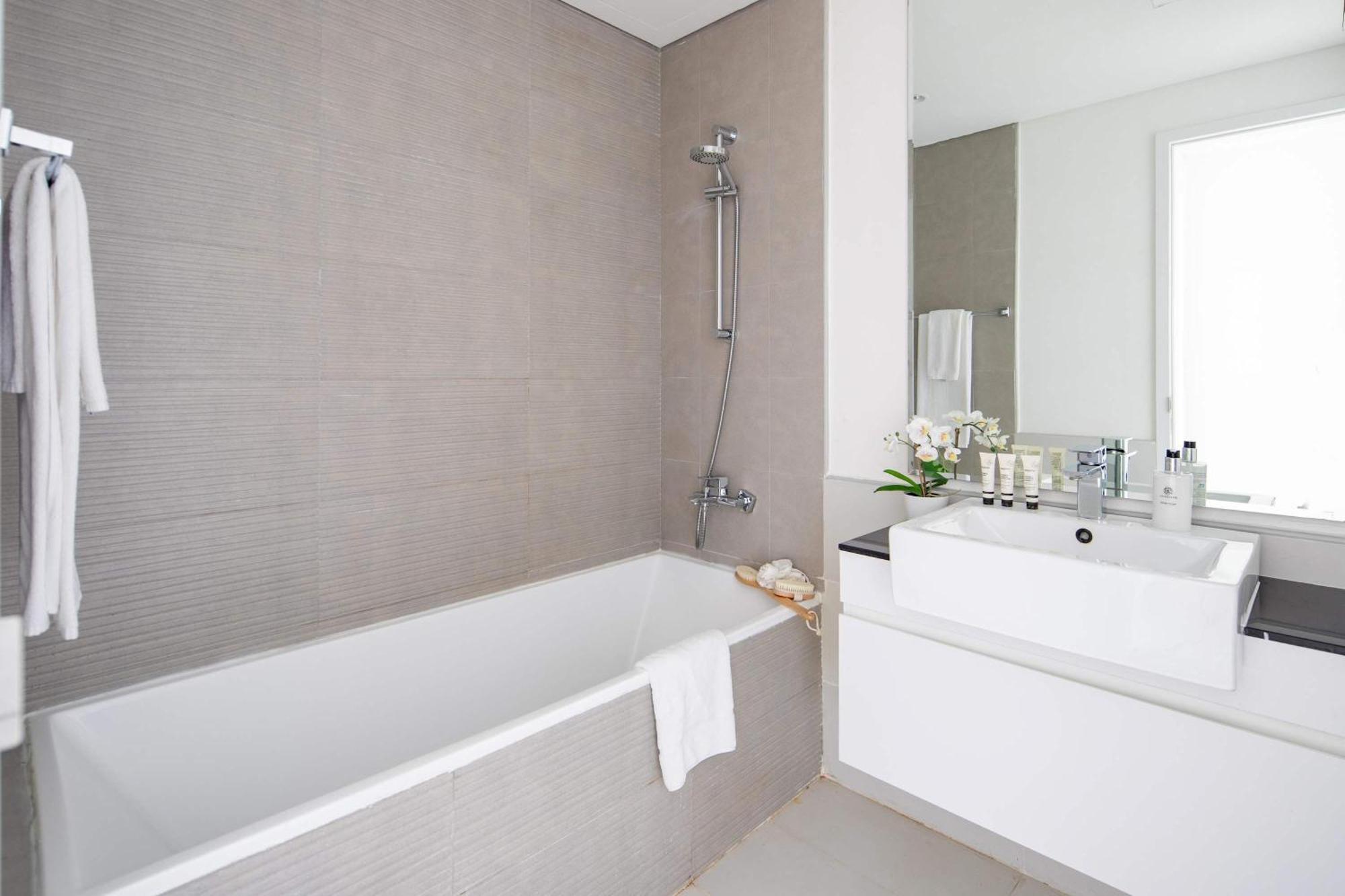 Frank Porter - The Pulse Residences Dubai Exterior photo